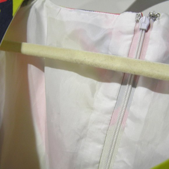 TAHARI SIZE 18 SLEEVELESS STRIPE DRESS - Picture 4 of 9